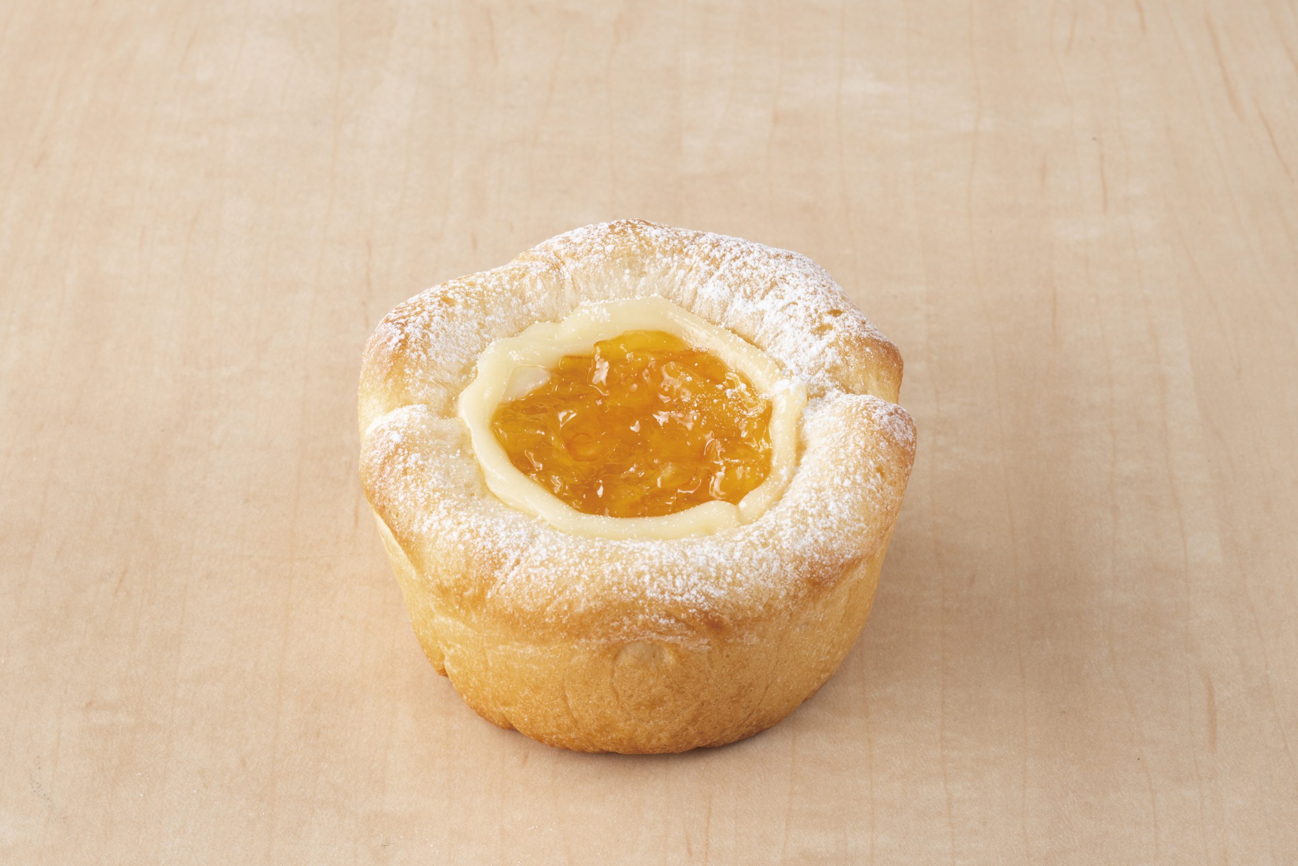 チーズクリームとマーマレードのパン