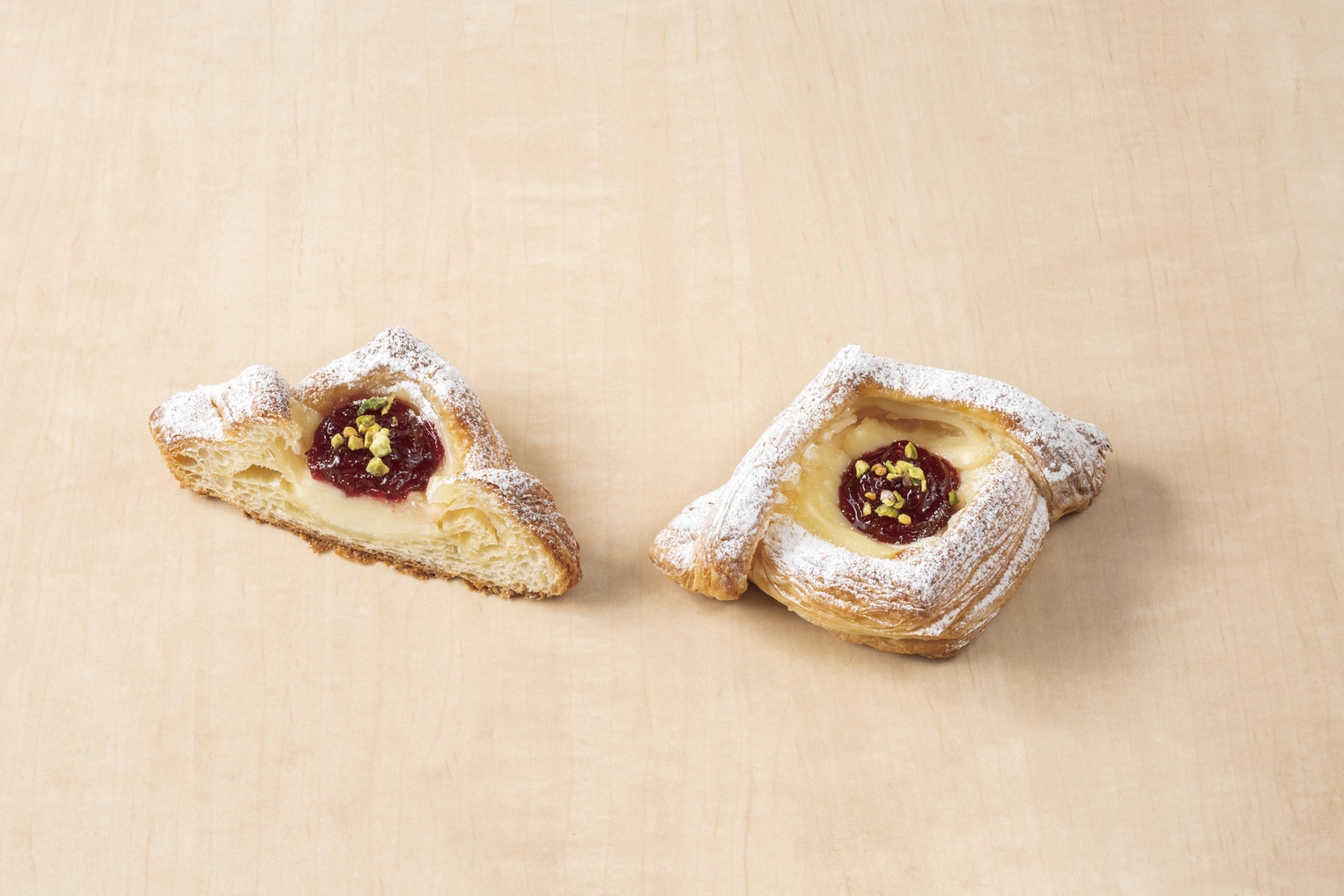 ホワイトチョコクリームとラズベリーのデニッシュ