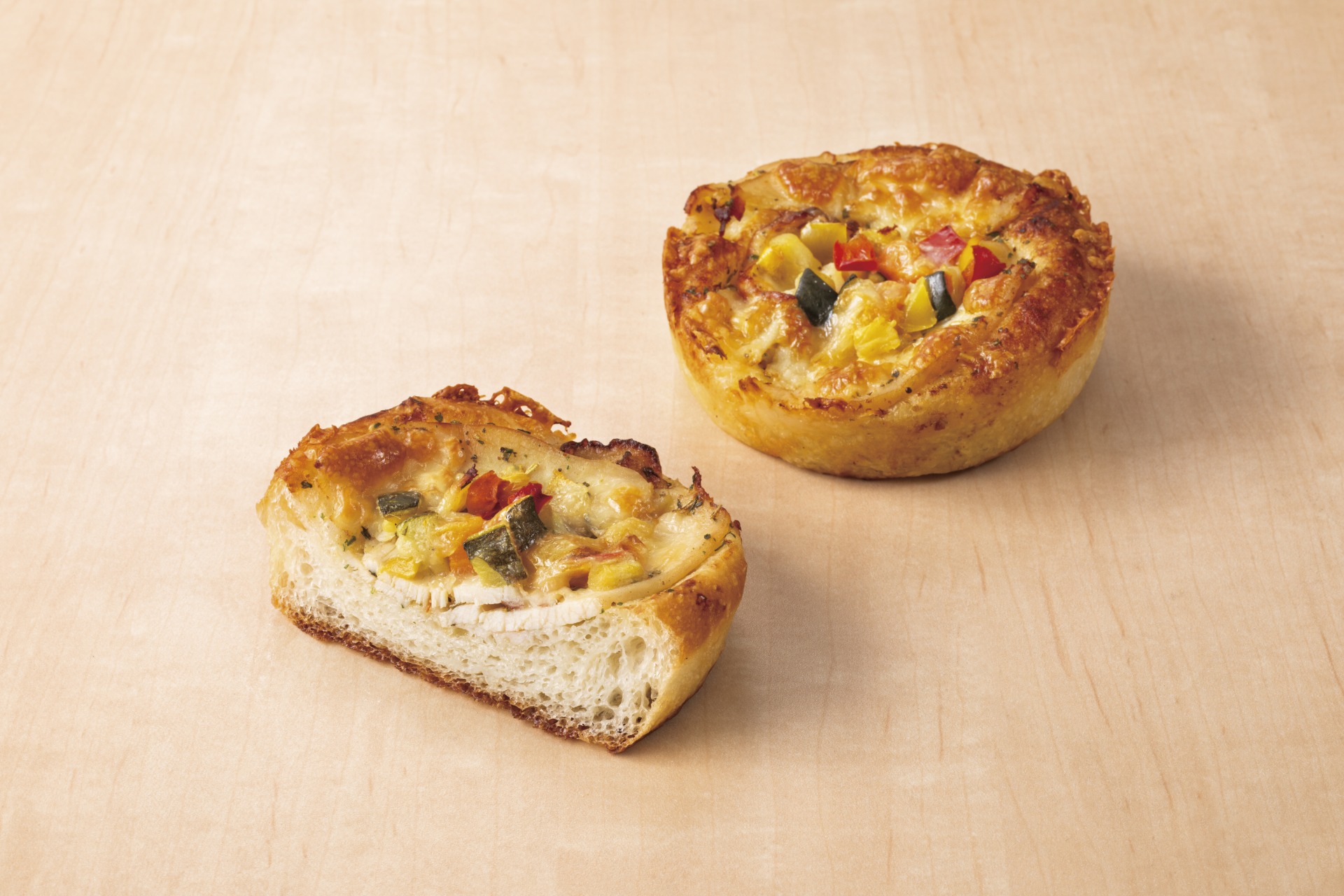 彩り野菜とバジルチキンのフォカッチャ